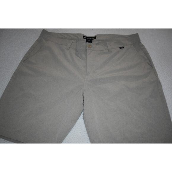 Travis Mathew Golf Shorts Mens Size 40 Wicking Performance Flat Front Gray - Picture 1 of 5
